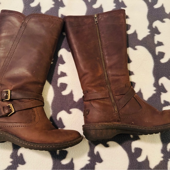 Uggs Boots size 7 - Picture 5 of 14